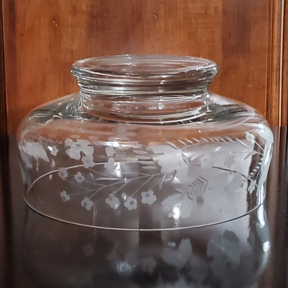 🇷🇴 8 1/2" Etched Floral Bowl with Thick Pedestal Base - Picture 14 of 16
